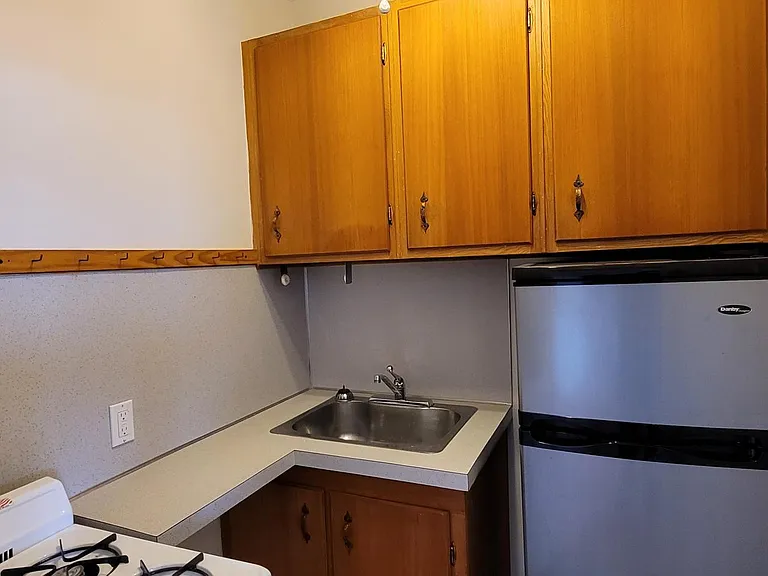 42 N State St #9A — Photo 3