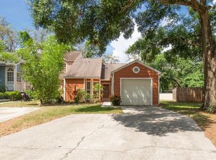 9466 Forest Hills Cir, Tampa, FL 33612