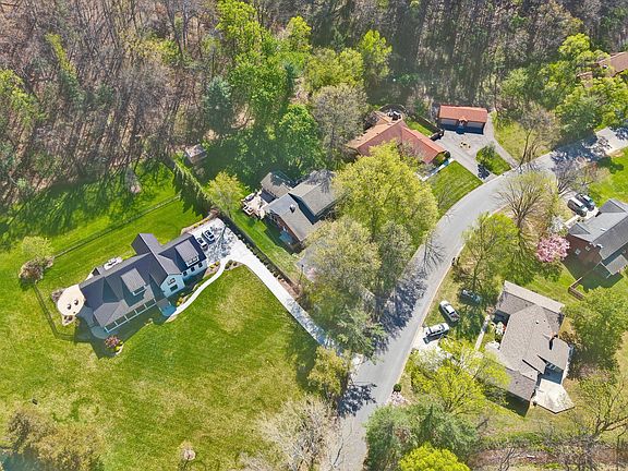 3rd image of 5832 Lakemont Dr