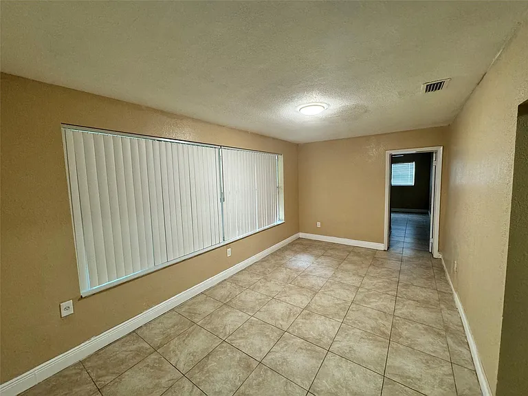2091 Oleander Dr — Photo 5