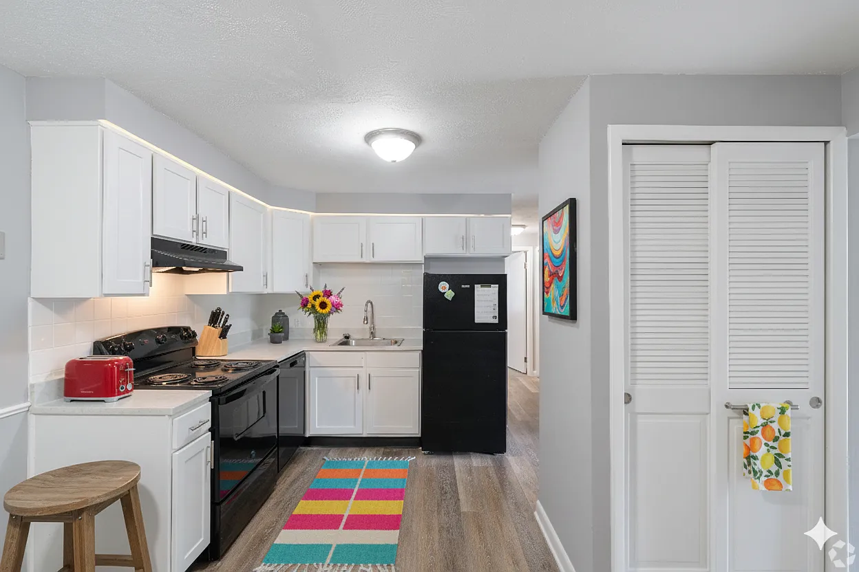 Washington Square Apartments — Photo 4