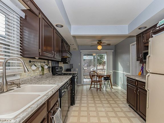 4th image of 5833 W 90th St