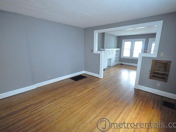 5th image of 216 W Lakeview Ave