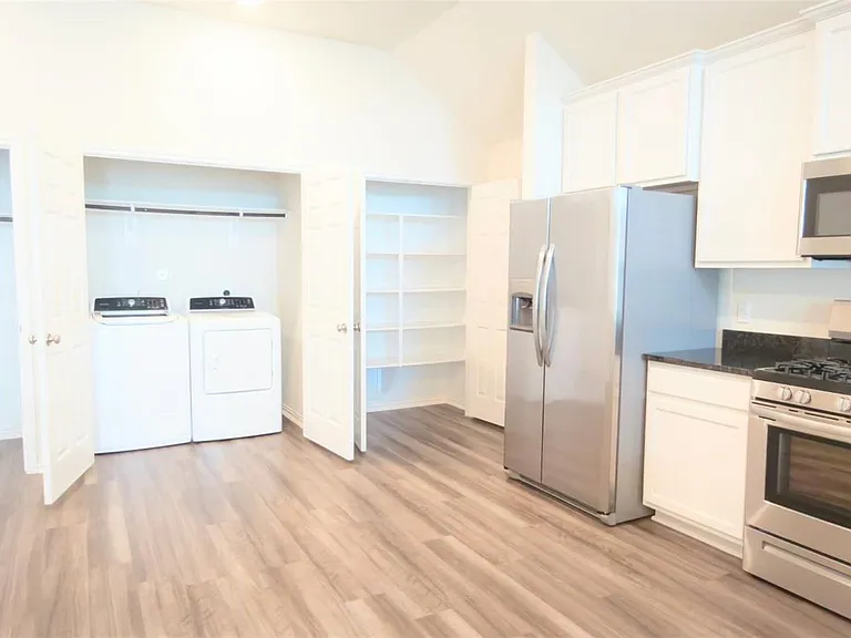 15715 Crosby Hall Dr — Photo 4