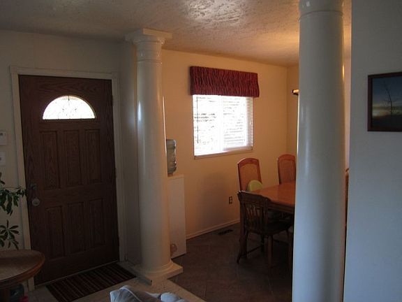 Entrway (main level)