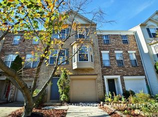 1136 Cypress Tree Pl, Herndon, VA 20170