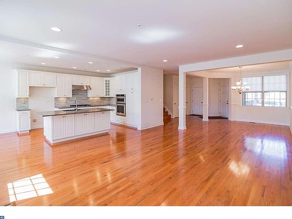 4th image of 75 Boxwood Ct