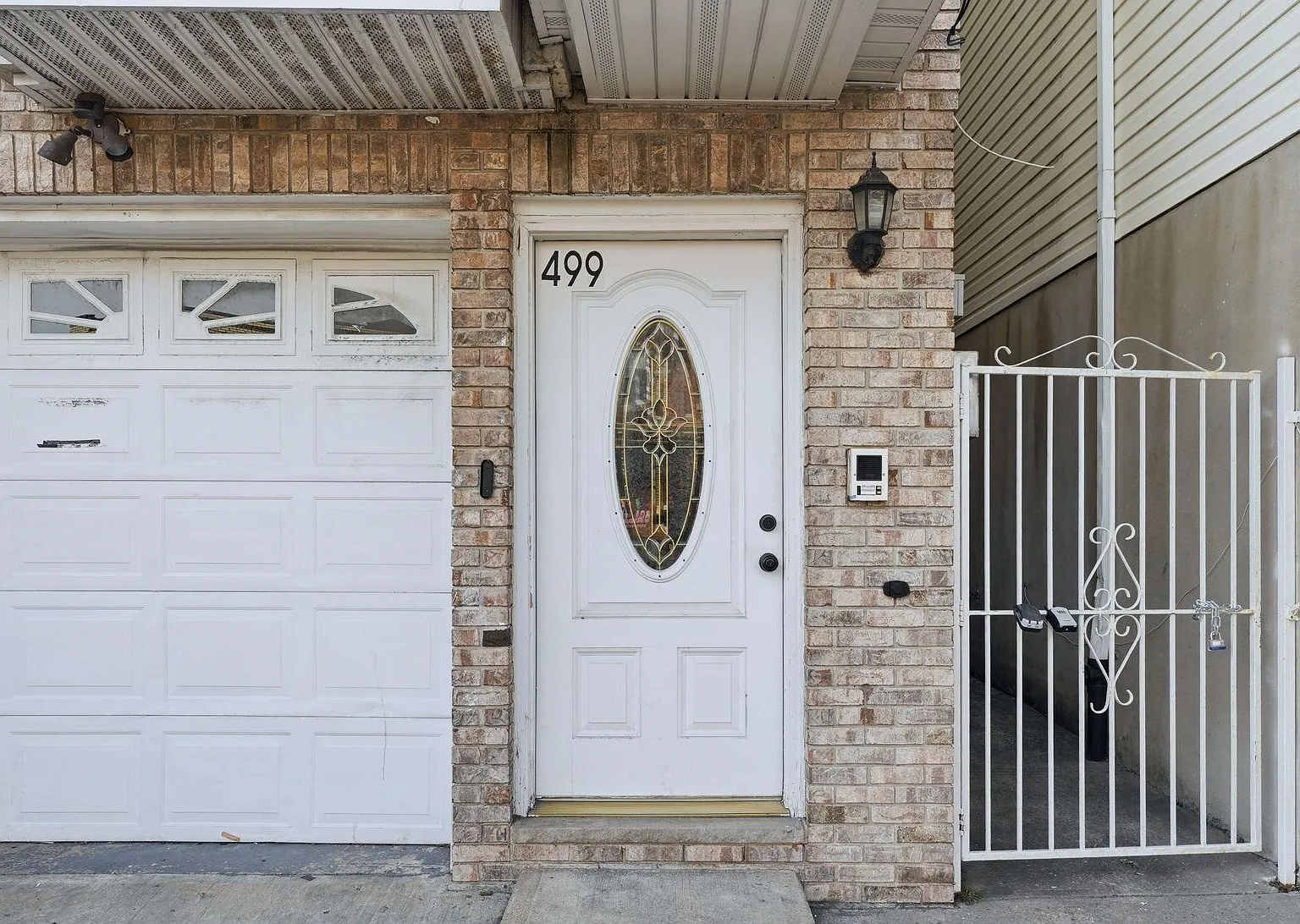 3 bed, 2.0 bath, 1000 sqft, $2,400 — Photo 2