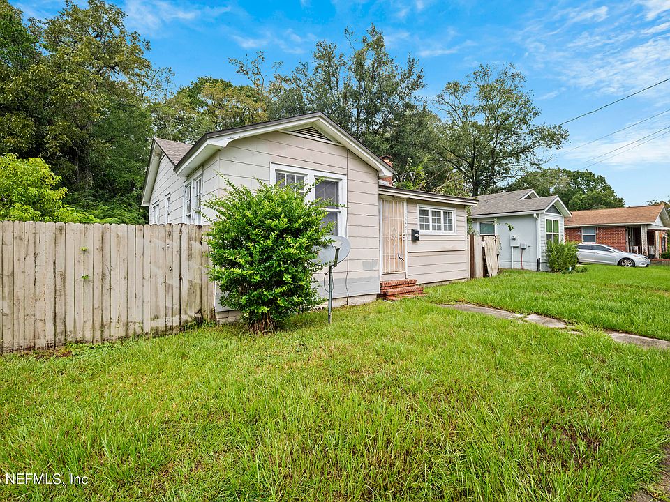 30th image of 1585 W 15TH Street