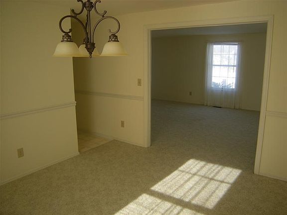 4th image of 6070 Honeygate Dr