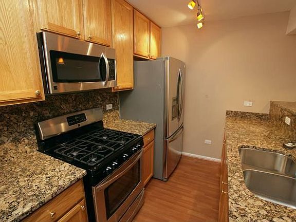 2nd image of 1832 Grove Ave