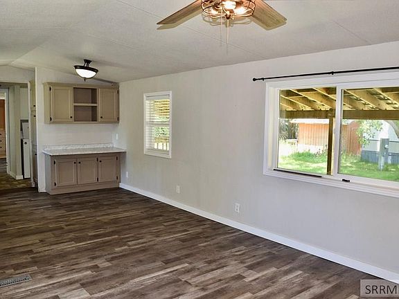 5th image of 132 Syringa St