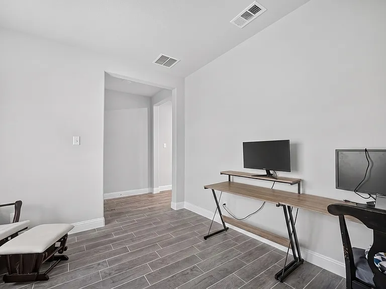 512 Portina Dr — Photo 10