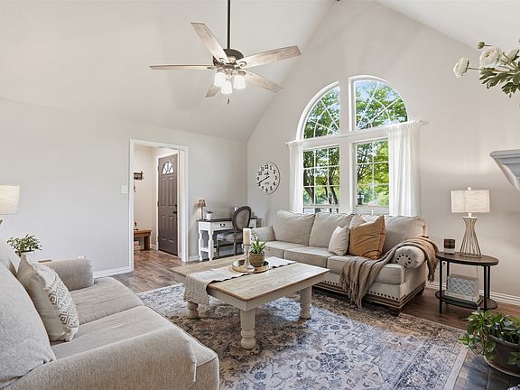 4th image of 2726 Hill Ln