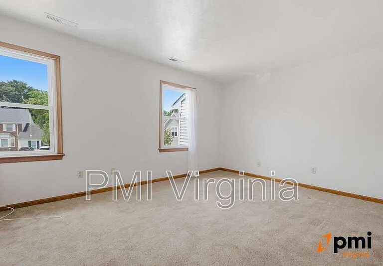 202 Stonehall Ct — Photo 11