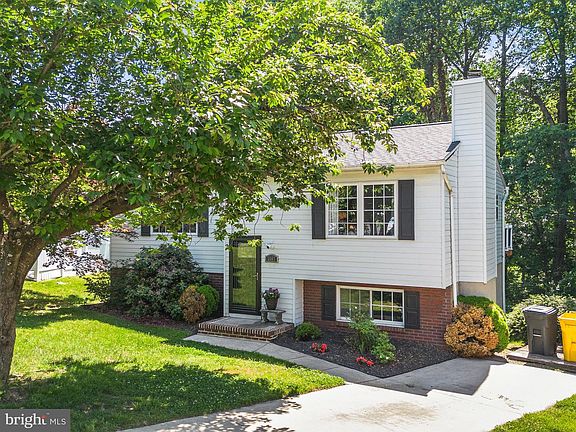 3rd image of 7107 Pickering Ct