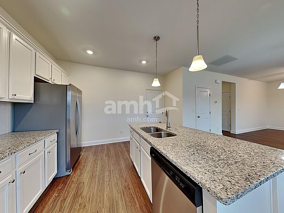 3rd image of 1323 Lomond Dr