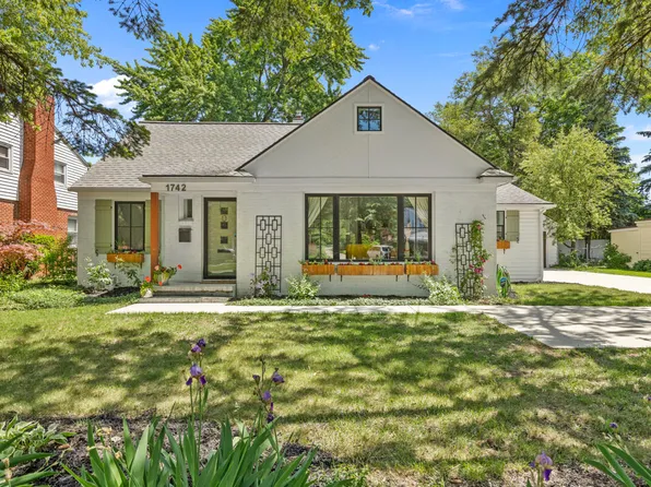 1742 Breton Rd SE, East Grand Rapids, MI 49506