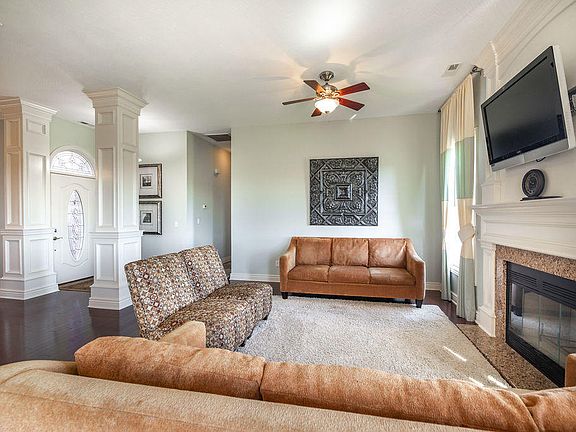 4th image of 352 Black Rock Dr