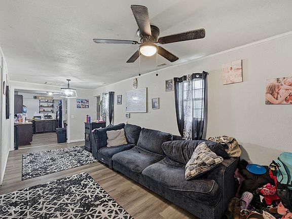 5th image of 222 E Splitlog Ave
