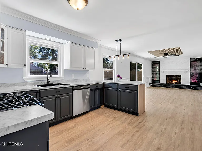 32 Belmont Ave — Photo 10