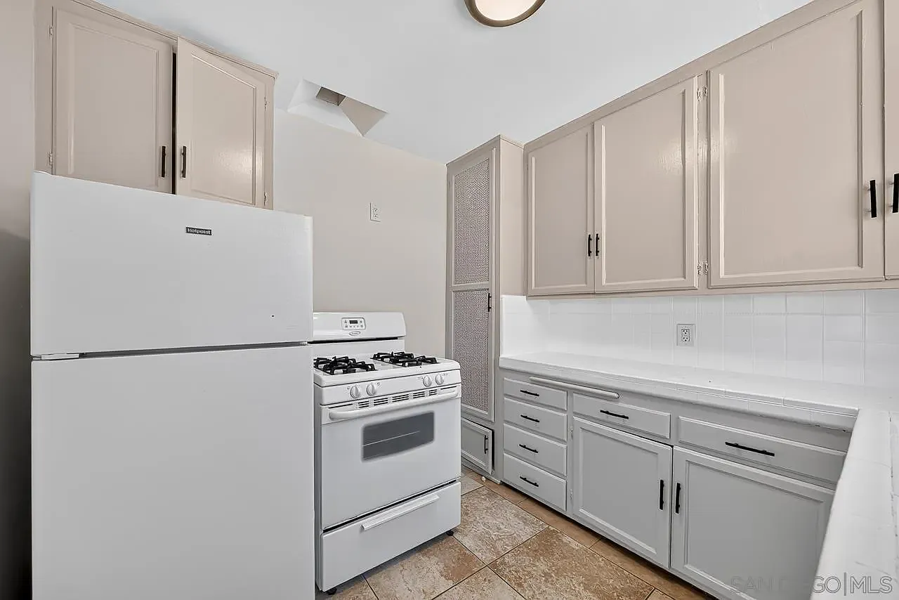 1 bed, 1.0 bath, 500 sqft, $2,200 — Photo 2
