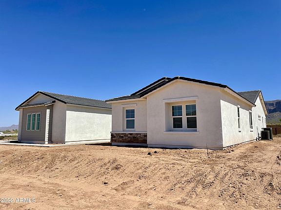 3rd image of 2621 Baker Dr