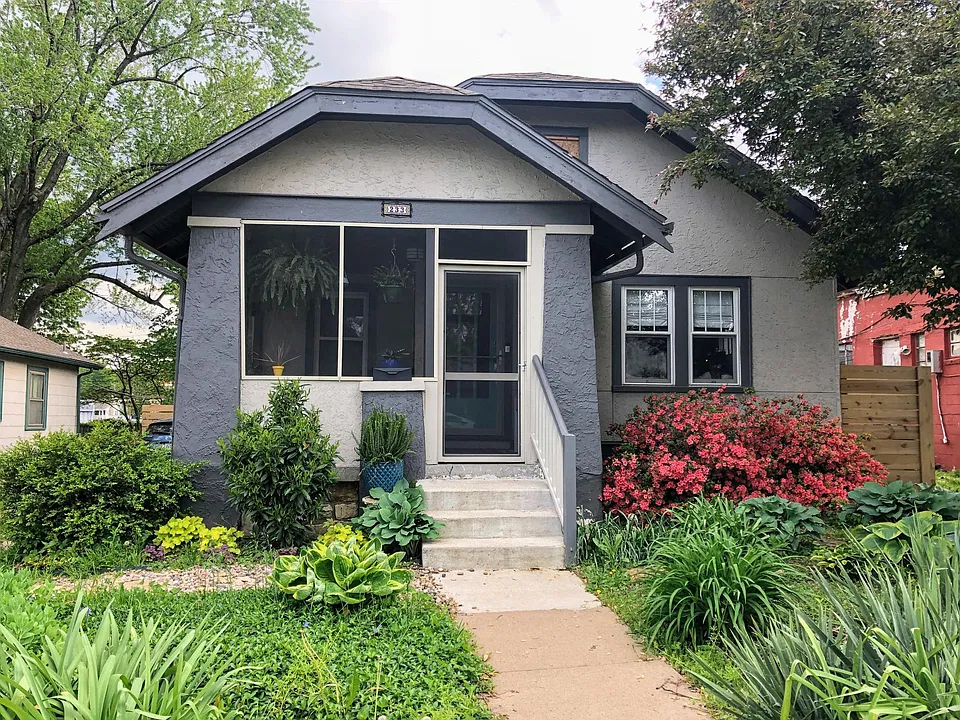 233 W 73rd Ter