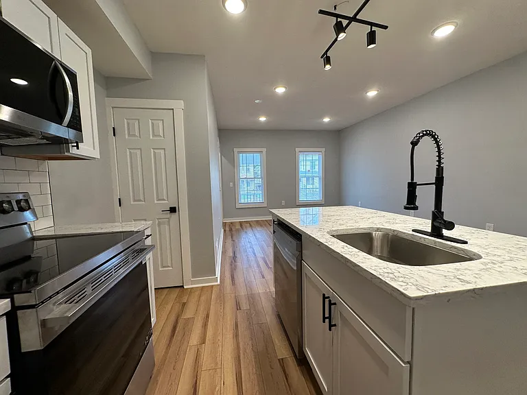128 Caroline Ave #2 — Photo 20