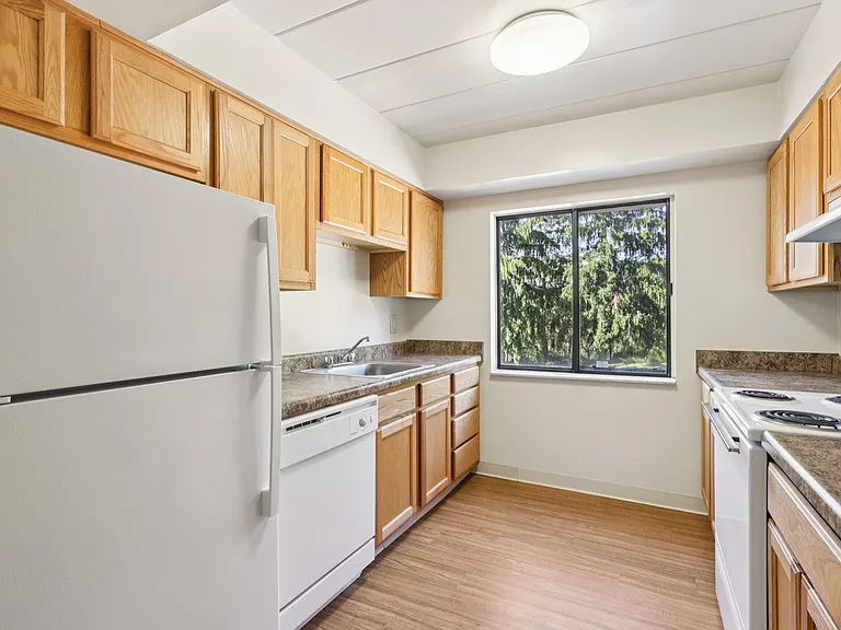 Heritage Park Apartments — Photo 10