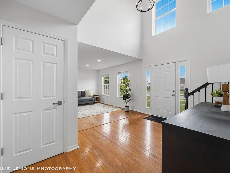 6816 Twin Falls Dr — Photo 3