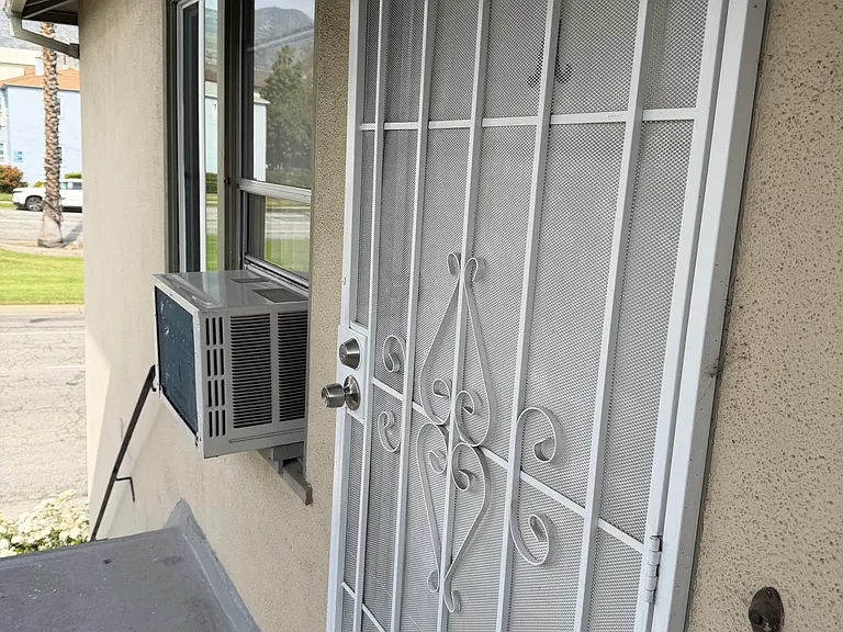 811 S Glenoaks Blvd #M — Photo 3