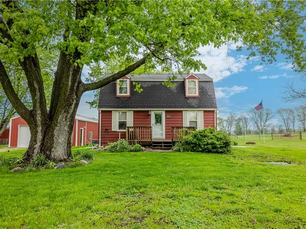 18660 Estates Cir, Granger, IA 50109