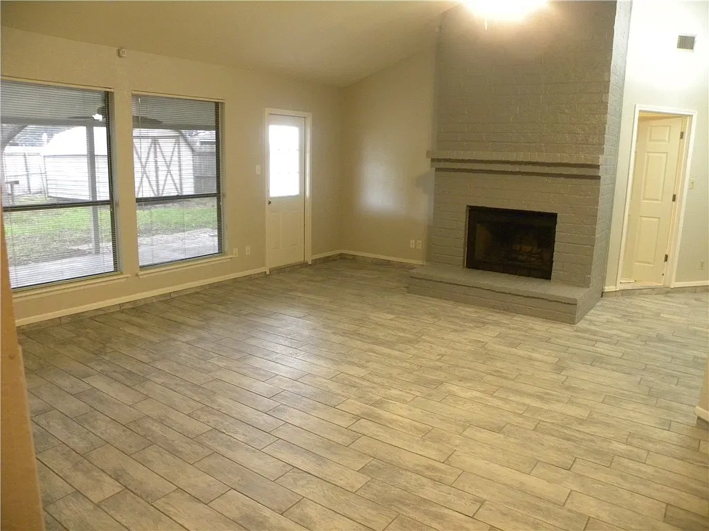 4 bed, 2.0 bath, 1805 sqft, $2,250 — Photo 2