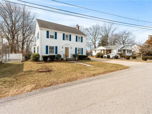 34 Frederick St E, Providence, RI 02908