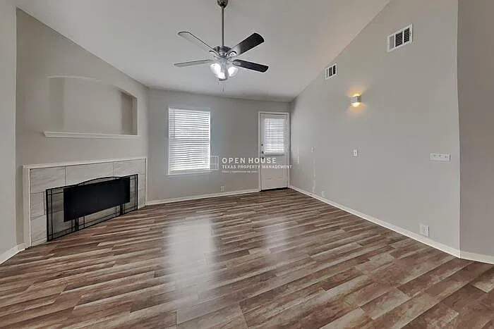 4 bed, 2.5 bath, 2235 sqft, $2,275 — Photo 3