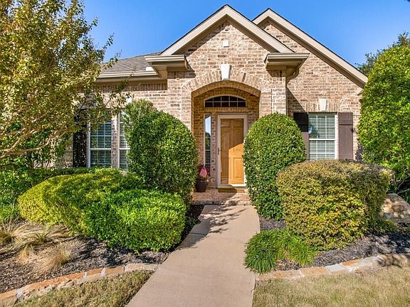 3rd image of 621 Camilla Ln