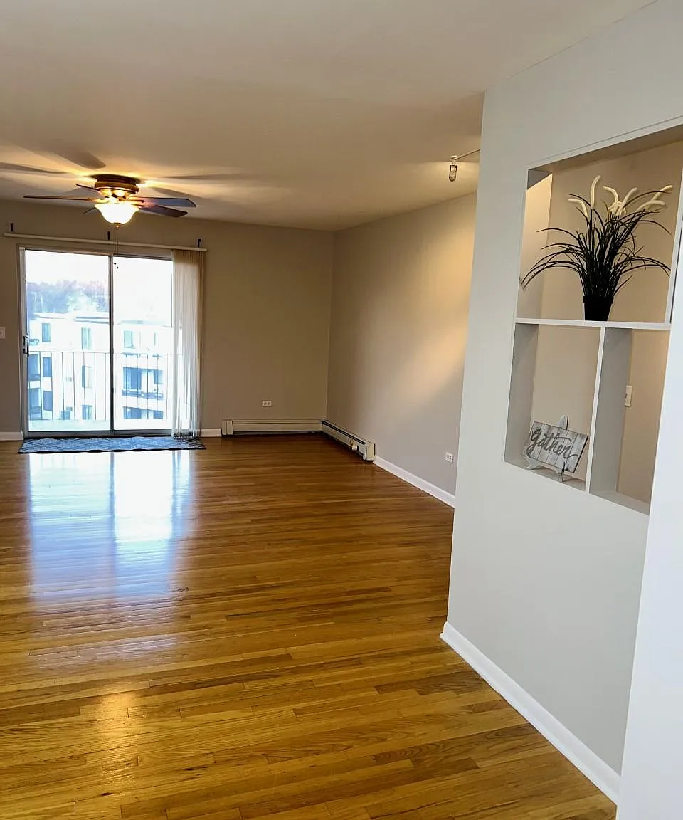 205 W Miner St — Photo 3