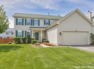 1515 S Fallbrook Dr, Round Lake, IL 60073