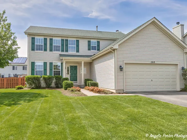 1515 S Fallbrook Dr, Round Lake, IL 60073