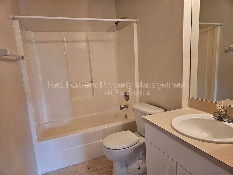 1814 SW 42nd St — Photo 8