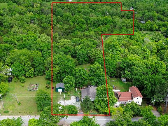 2nd image of 230 S Stone Bridge Rd