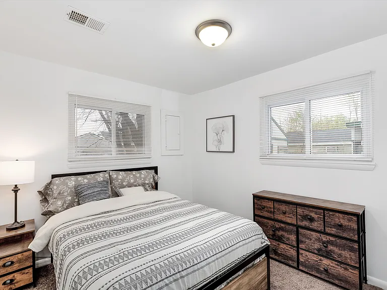 28516 Marshall St — Photo 10