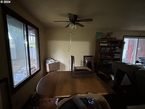 3rd image of 1100 Quince Dr