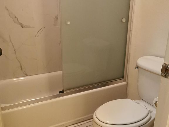 3rd image of 941 W Carson St APT 111