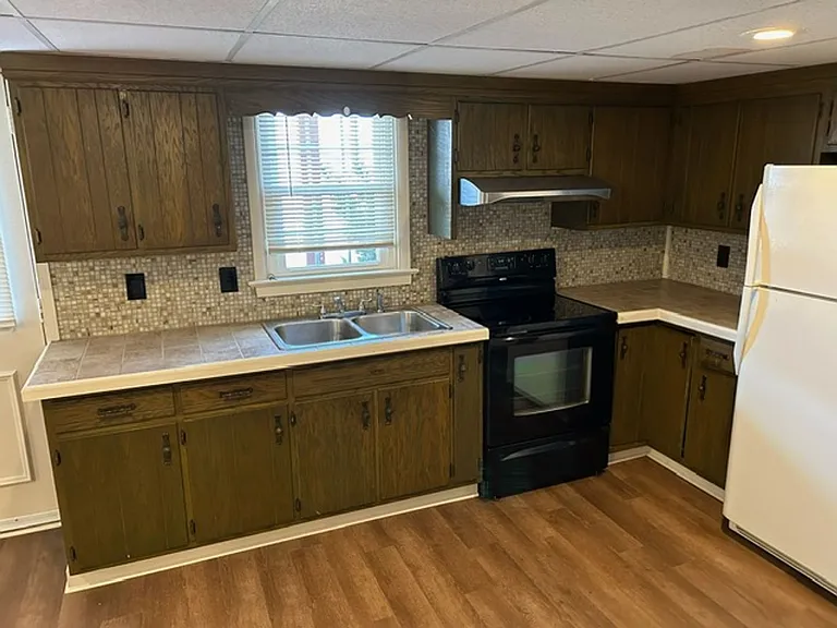 426 N Market St — Photo 5