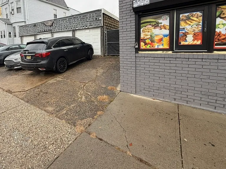 Jackson Ave — Photo 14