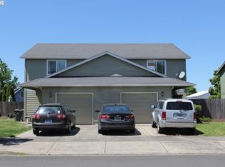 866 S 9th St, Harrisburg, OR 97446