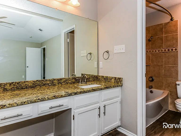 1007 Courtney Dr — Photo 10