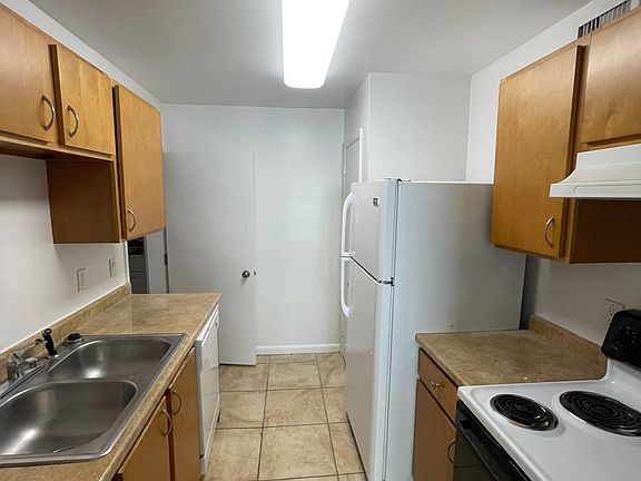 2nd image of 2817 W Horatio St APT 6